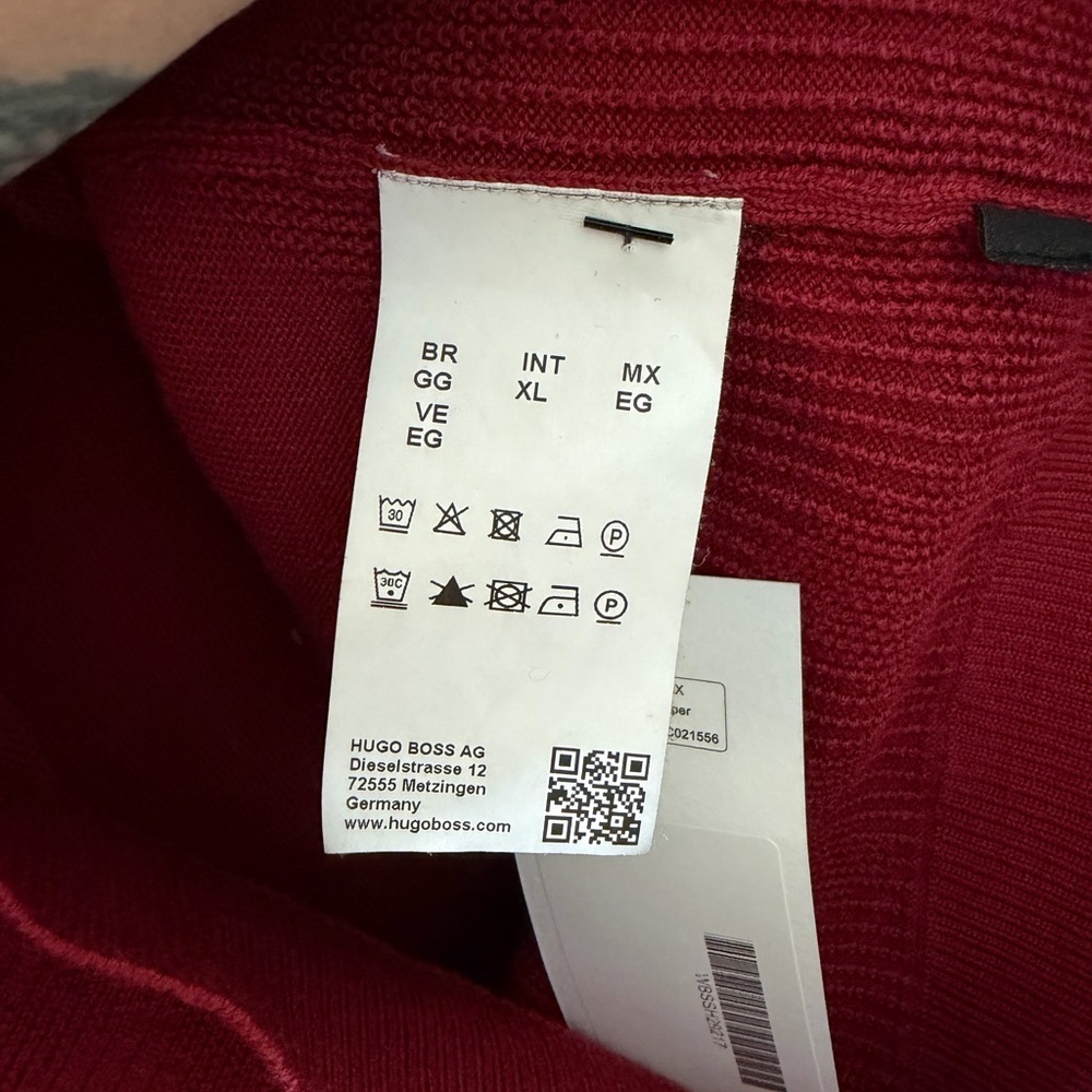 Hugo Boss Men’s V-Neck Wool Sweater in Rich Red - Picture 5 of 7